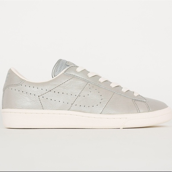 Nike Shoes - Nike tennis classic premium shoes silver